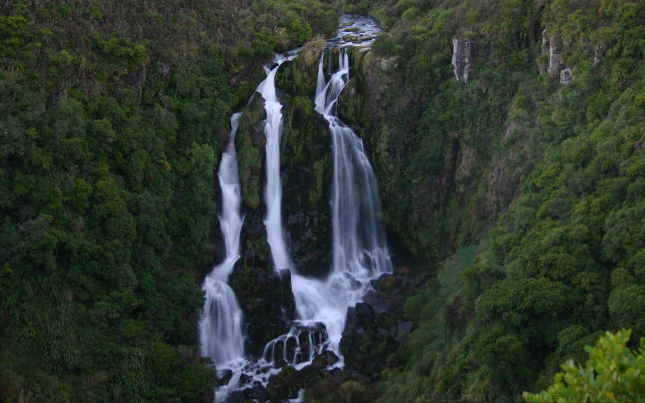 New Zealand Waterfall Wallpaper