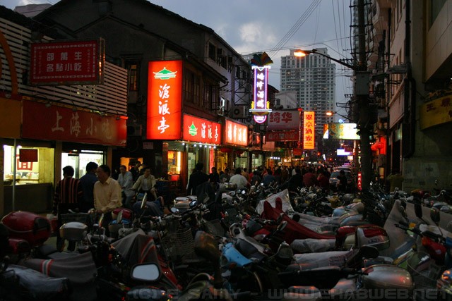 Shanghai alley at night - 上海