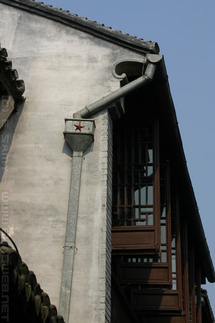 Communist Star on plumbing - Zhouzhuang - 周庄