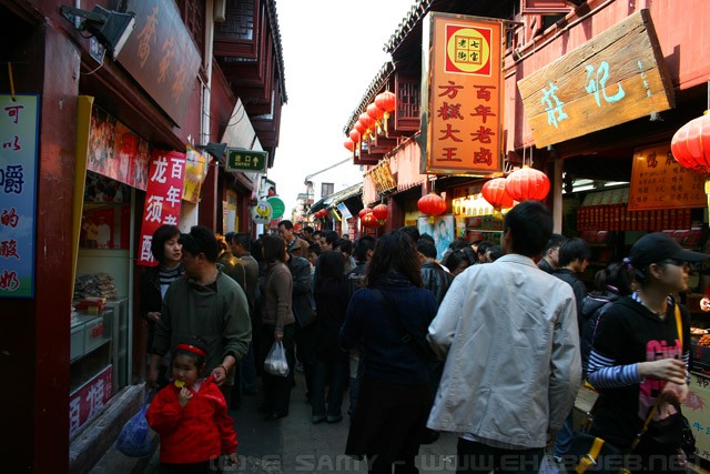 Crowded Alley way - Qibao - 七寶