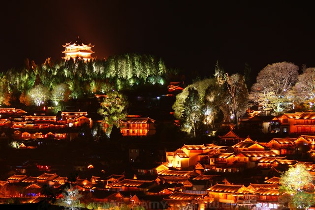 Old town of Lijiang at night - 丽江古城