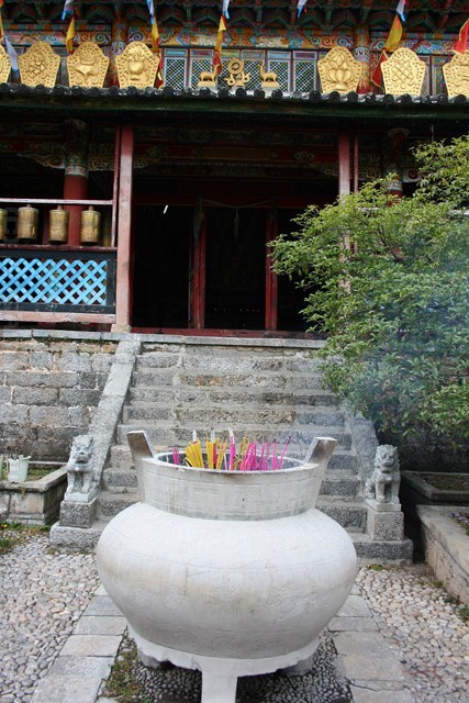 Incense - Jade Peak Monastery - Yufengsi - 玉峰寺