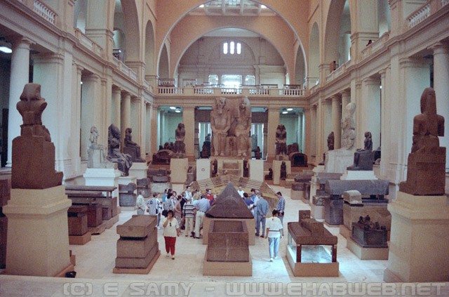 Inside the Egyptian museum - Cairo - المتحف المصري - القاهرة