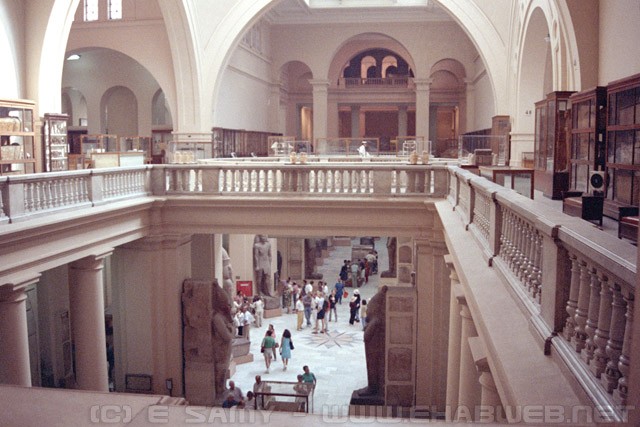 Inside the Egyptian museum - Cairo - المتحف المصري - القاهرة