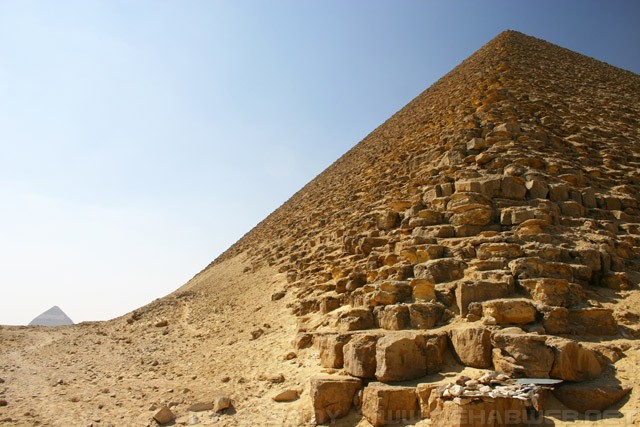 Red Pyramid of Dahshur - هرم الوطواط