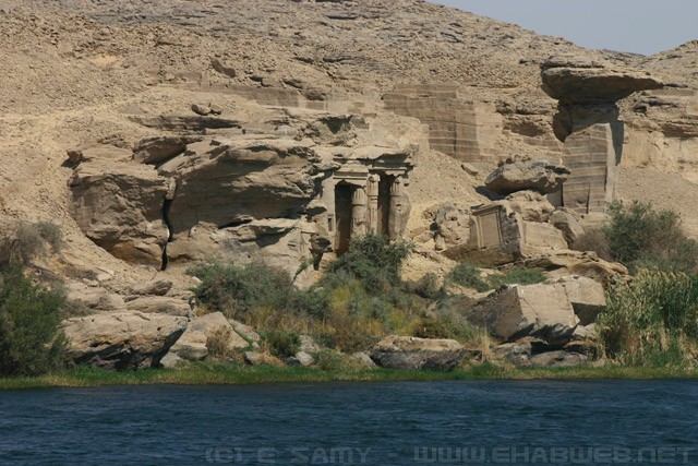 Ancient ruins along the Nile - النيل