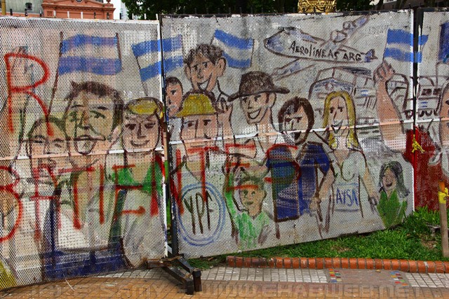 Graffiti - Plaza de Mayo - Buenos Aires